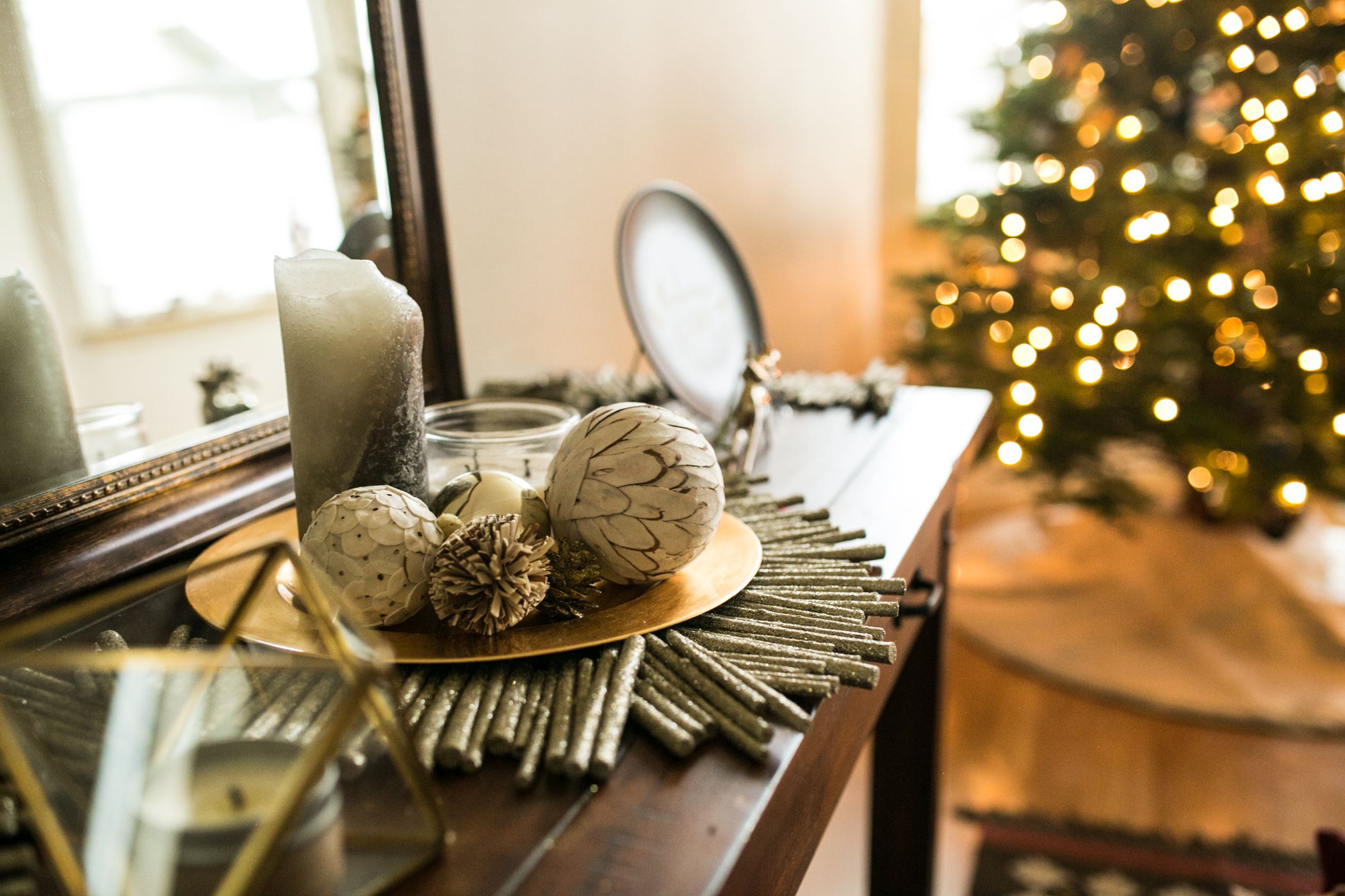 gold and rustic christmas decor_kellylemonphotography-14