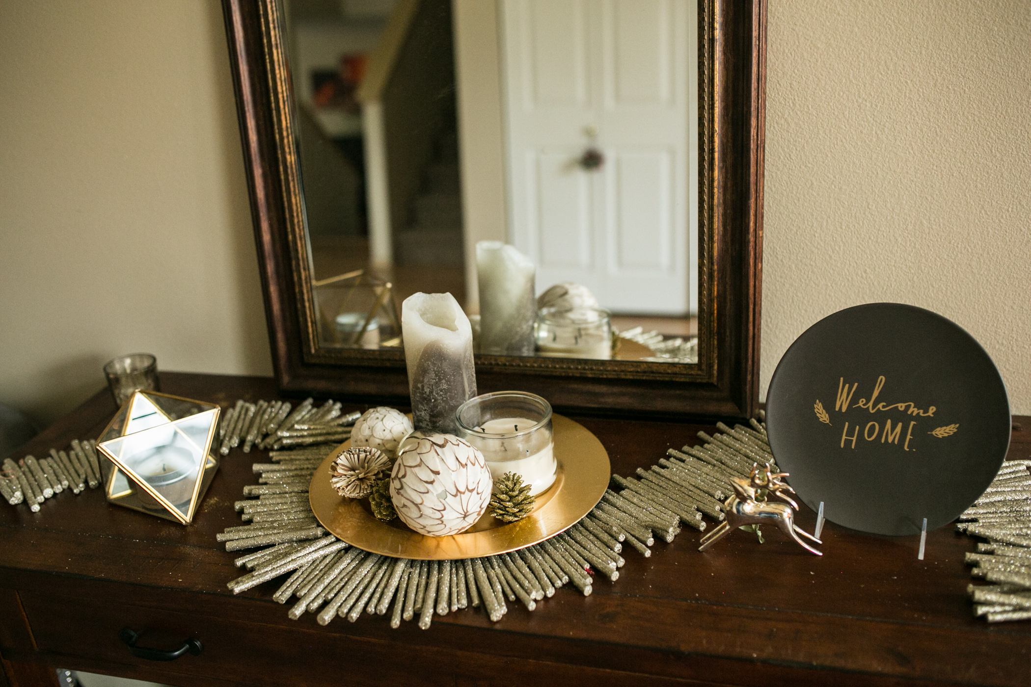 gold and rustic christmas decor_kellylemonphotography-12