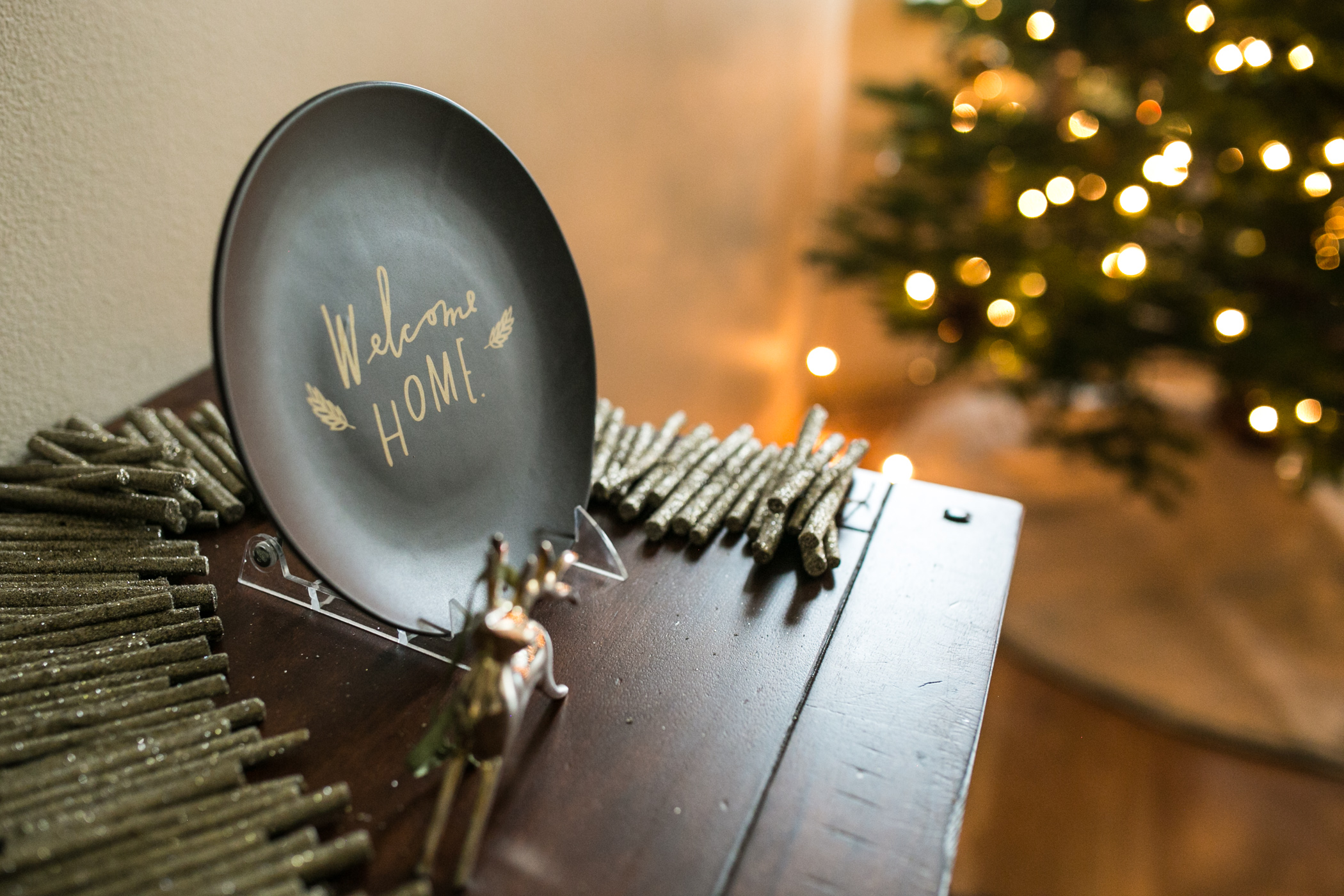 gold and rustic christmas decor_kellylemonphotography-15