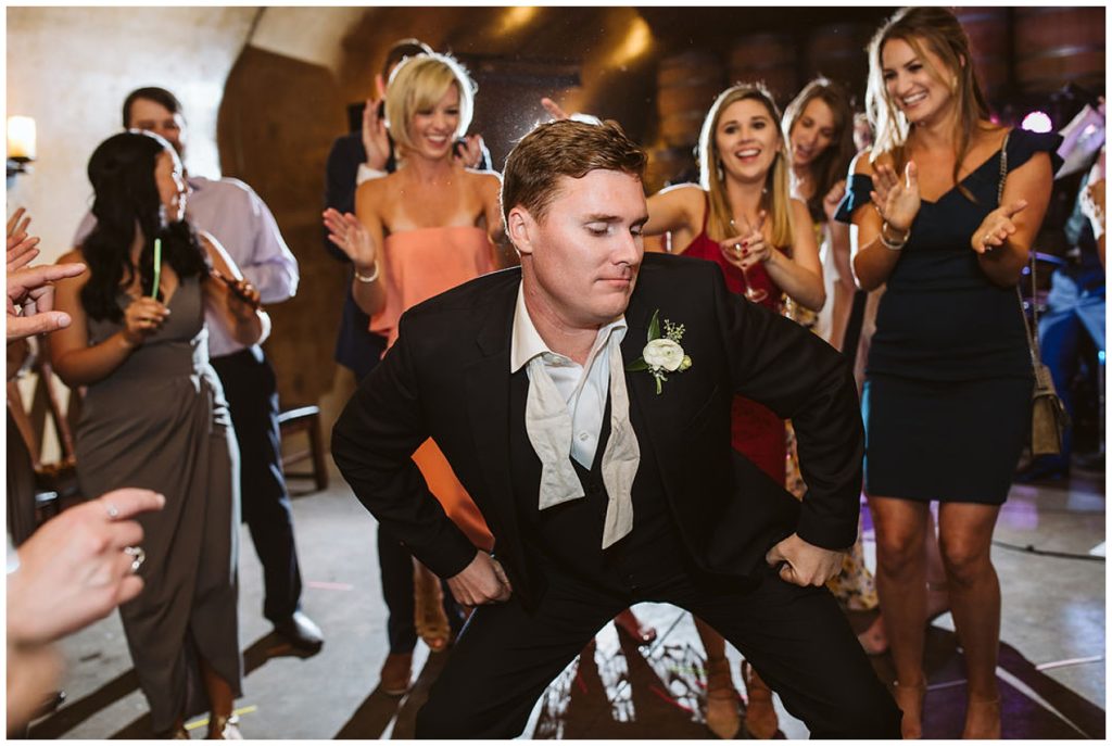 karmavineyardsweddinglakechelanseattleintimateweddingphotographer