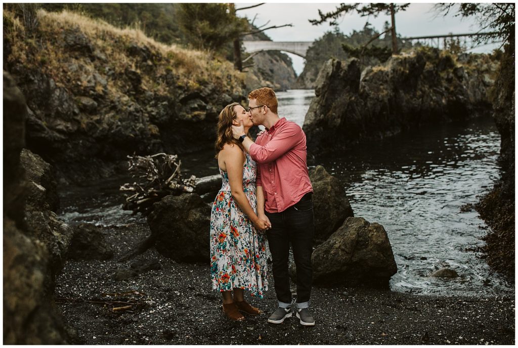 dark beach kiss engagement photoshoot kelly lemon photography