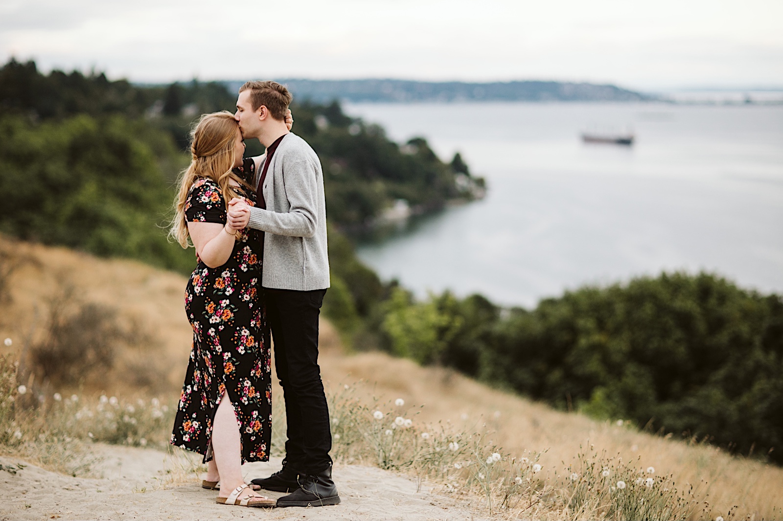 Summer Seattle Engagement photos: couple embraces