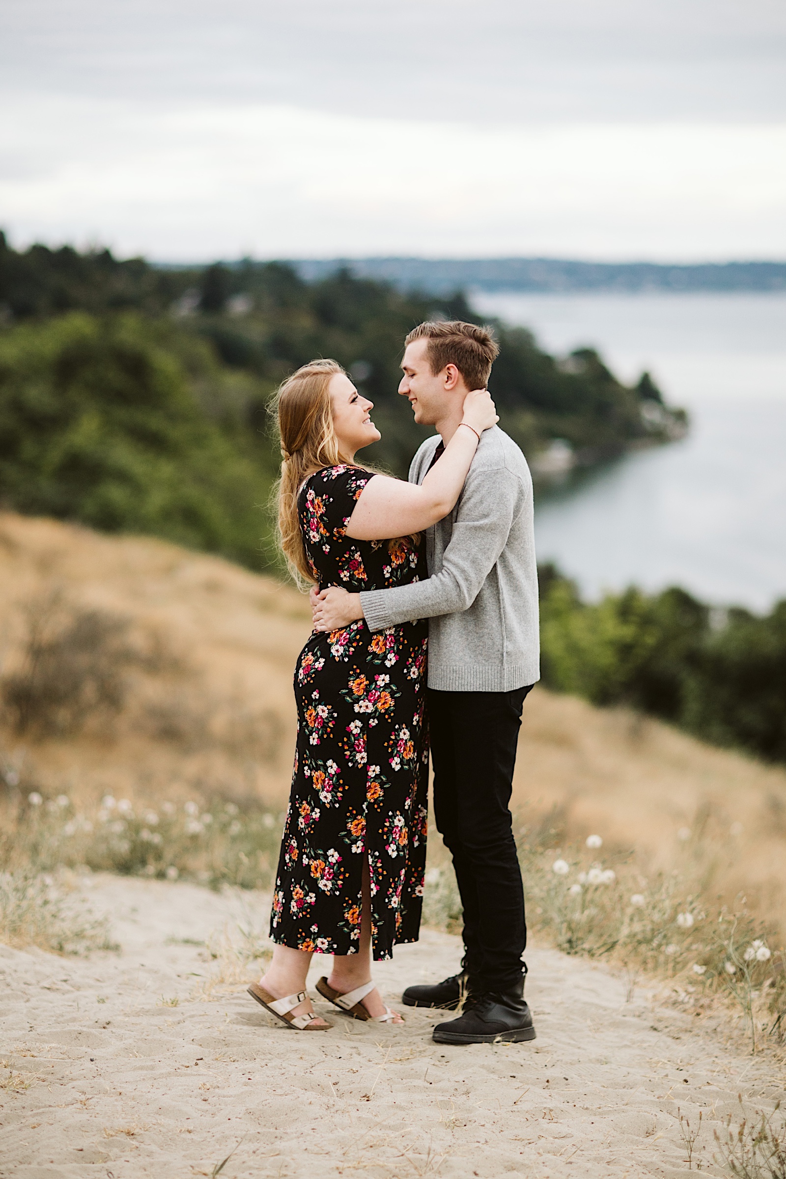 Summer Seattle Engagement photos: couple embraces