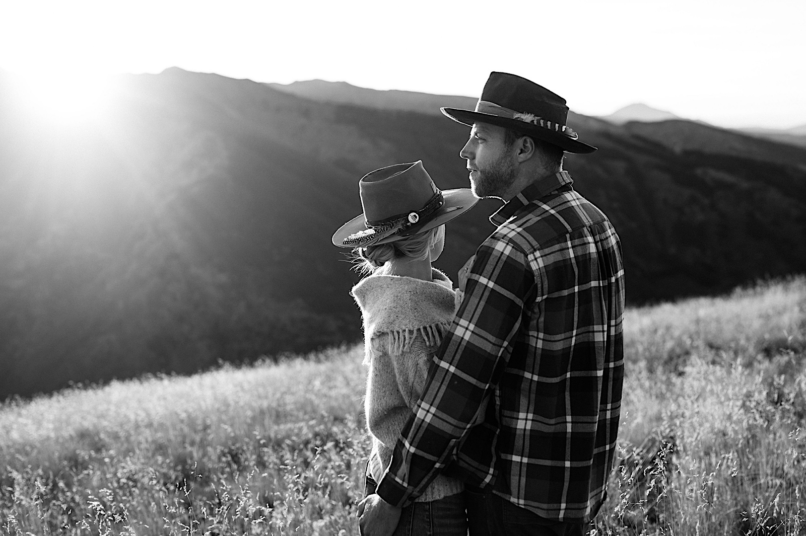 leave no trace photography: engaged couple admiring the sunset, black and white